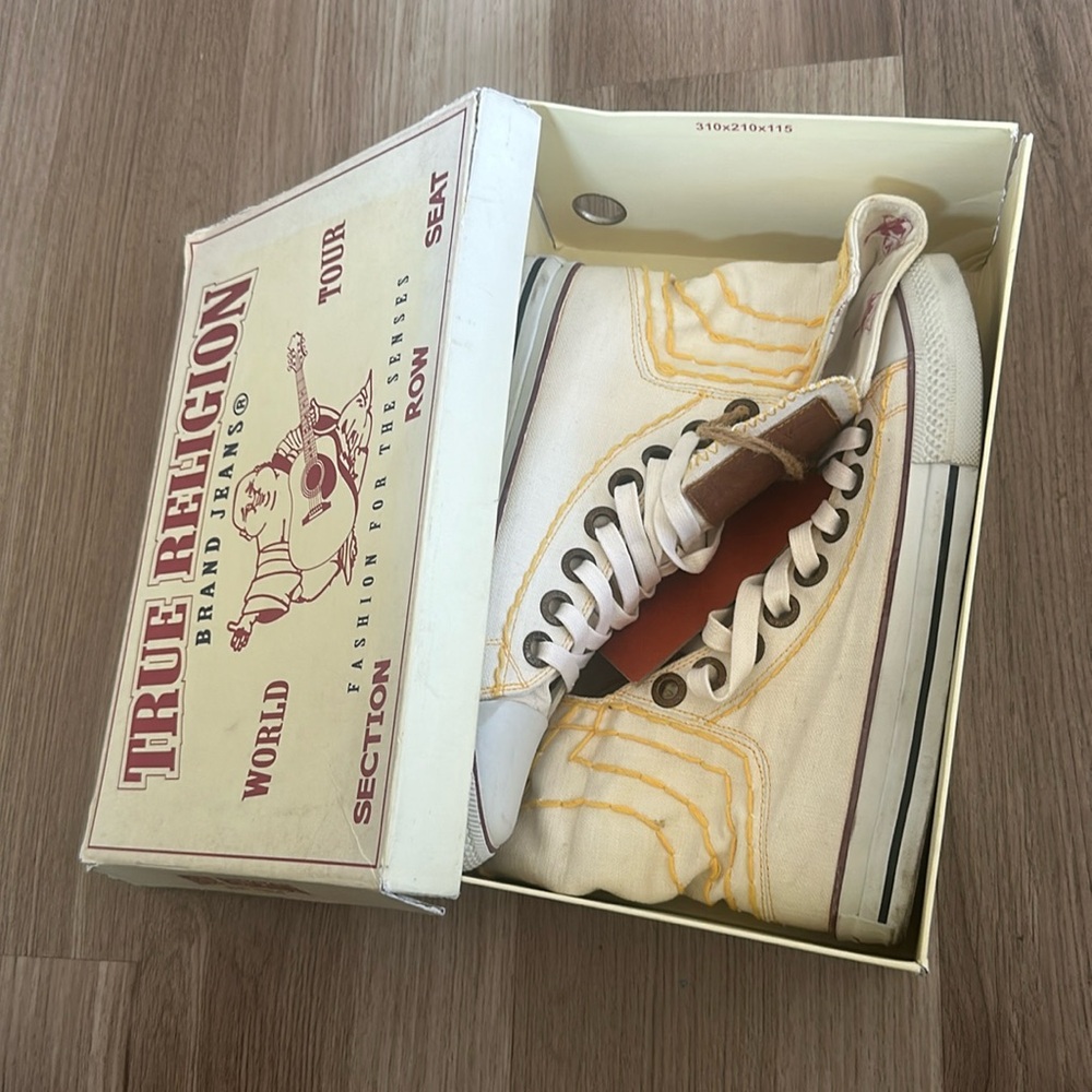 SUPER T CANVAS— True Religion sneakers size 10.